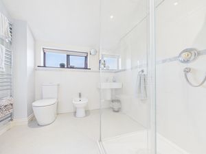 Ensuite- click for photo gallery